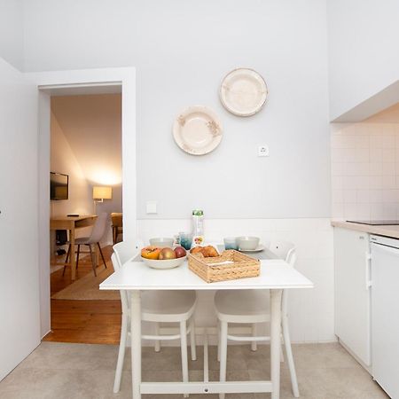 Live Like A Local @ Casa Da Esquina - Wifi & A/C Appartement Lissabon Buitenkant foto