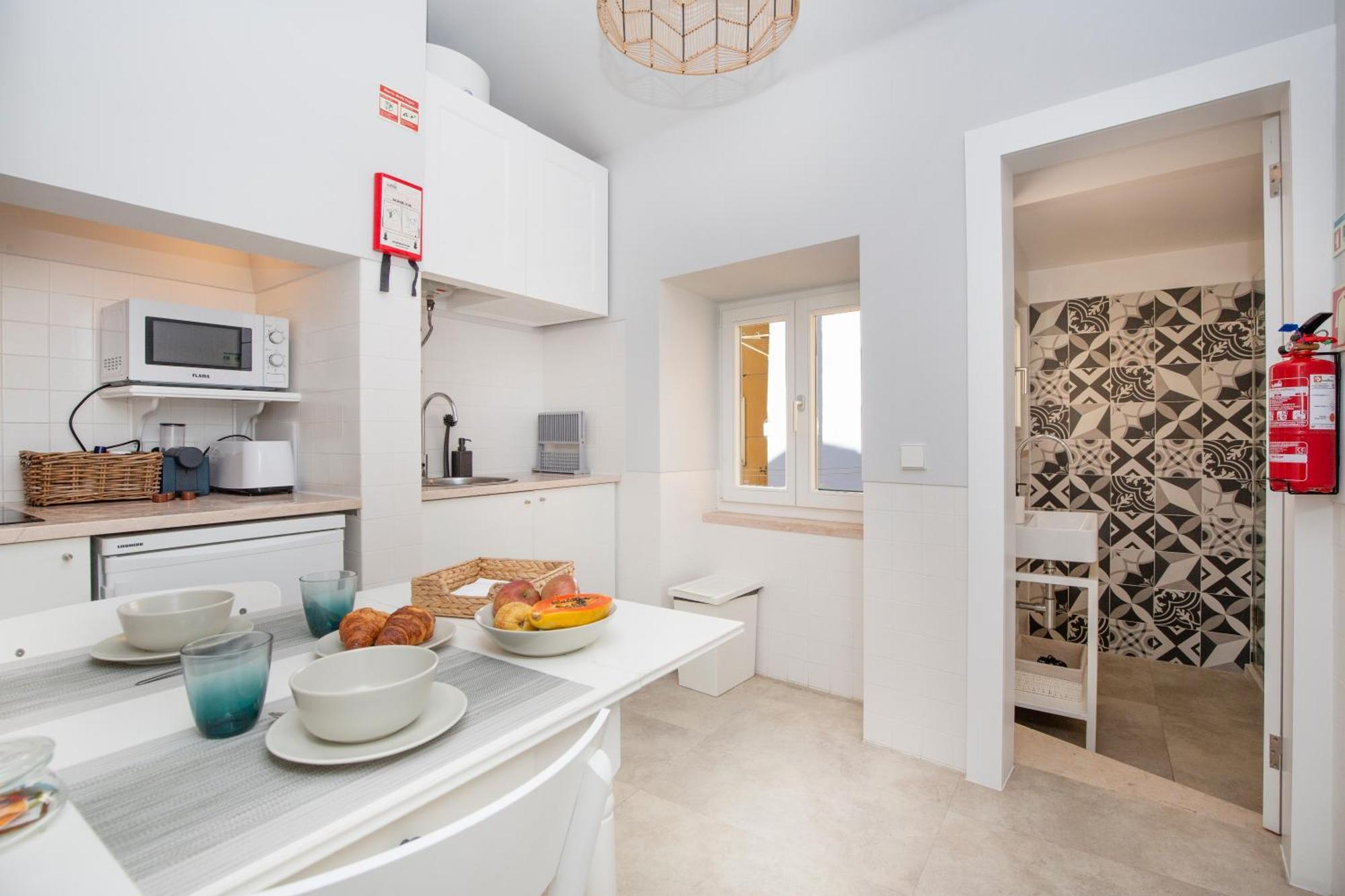 Live Like A Local @ Casa Da Esquina - Wifi & A/C Appartement Lissabon Buitenkant foto