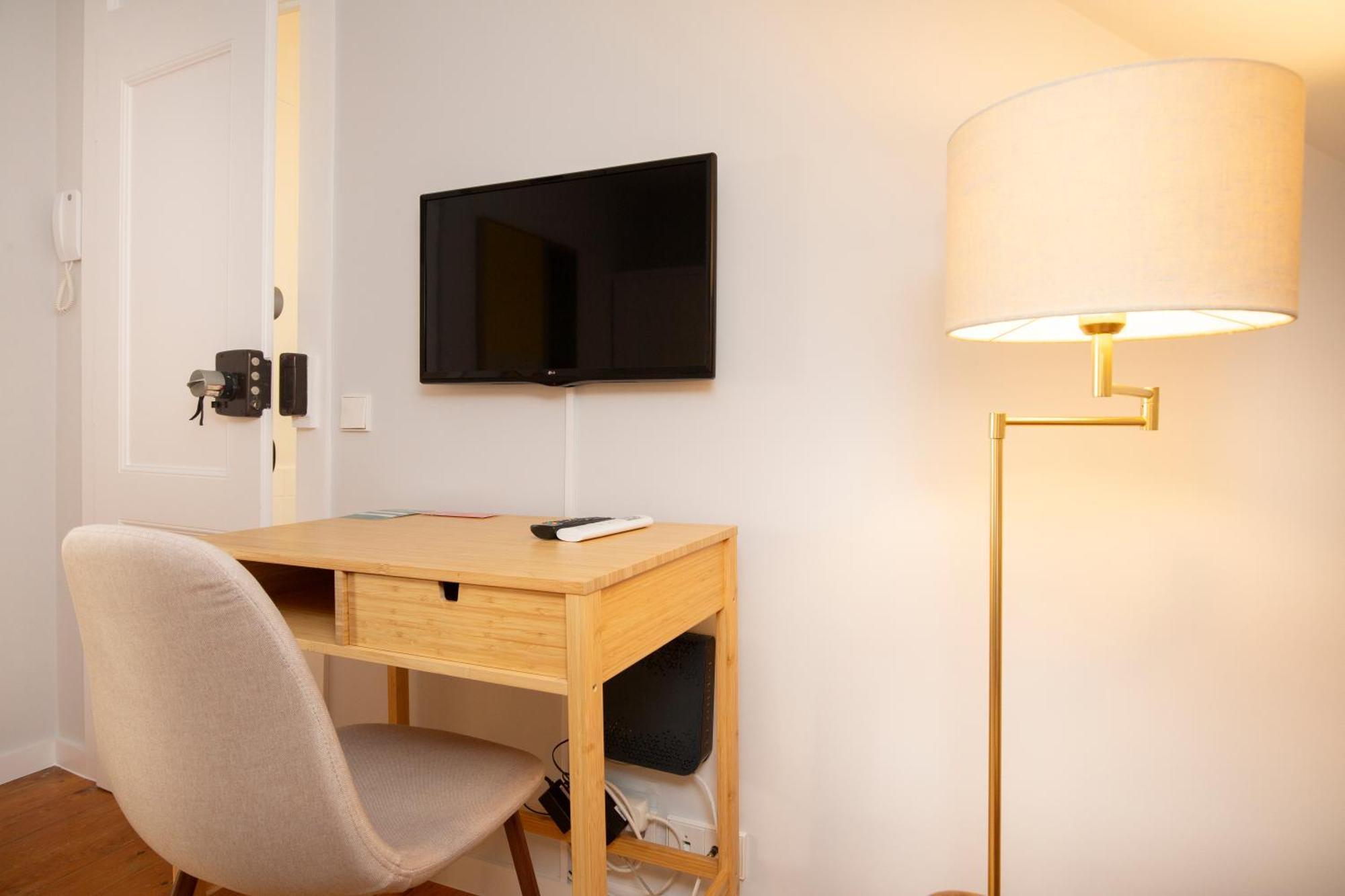 Live Like A Local @ Casa Da Esquina - Wifi & A/C Appartement Lissabon Buitenkant foto