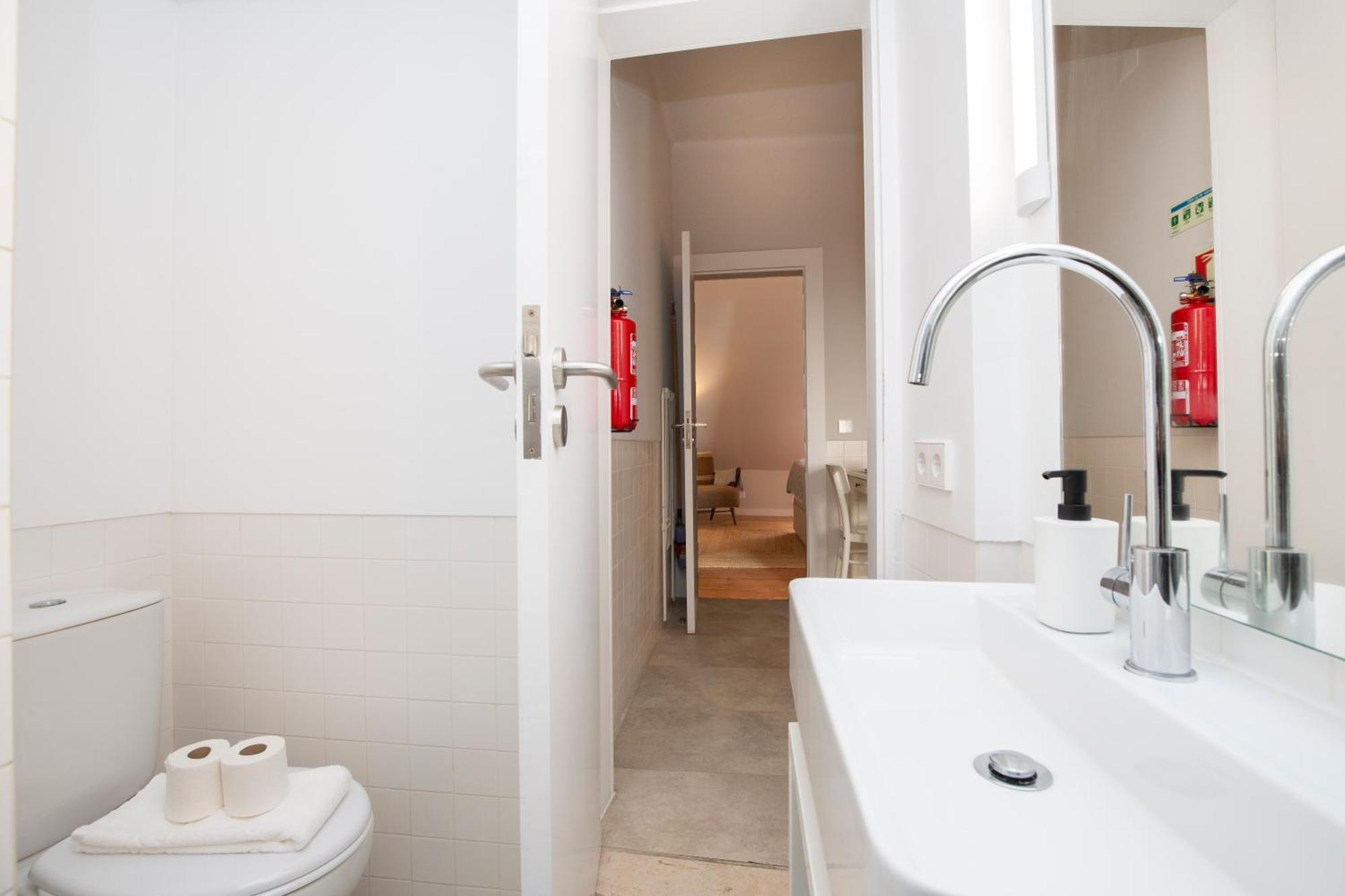 Live Like A Local @ Casa Da Esquina - Wifi & A/C Appartement Lissabon Buitenkant foto